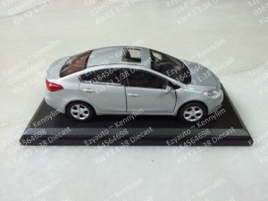 Kia K3 1.38 diecast_16