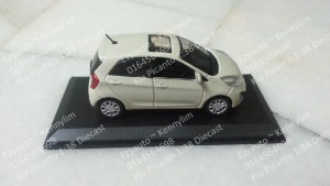 Kia Picanto 1.38 diecast_23