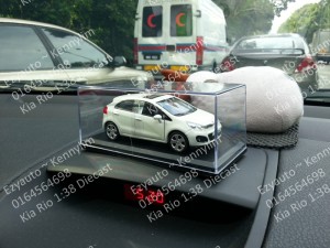 Kia Rio 1.38 diecast_2